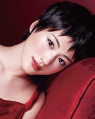 擁有精緻小臉，讓五官顯得更立體